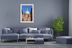 Beautiful multicolored blend of tonalities, this lively image hangs on the dull walls of this living room. Dark grey decors make the Basilica’s bright facade stand out in an exquisite contrast of tones.